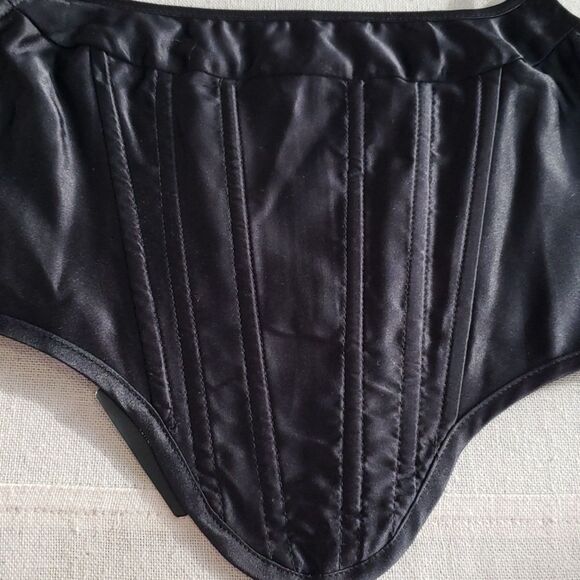 Pretty Little Thing Top Womens 2 Black Satin Dipped Ham Boned Corset Cami Swifty - Picture 6 of 9